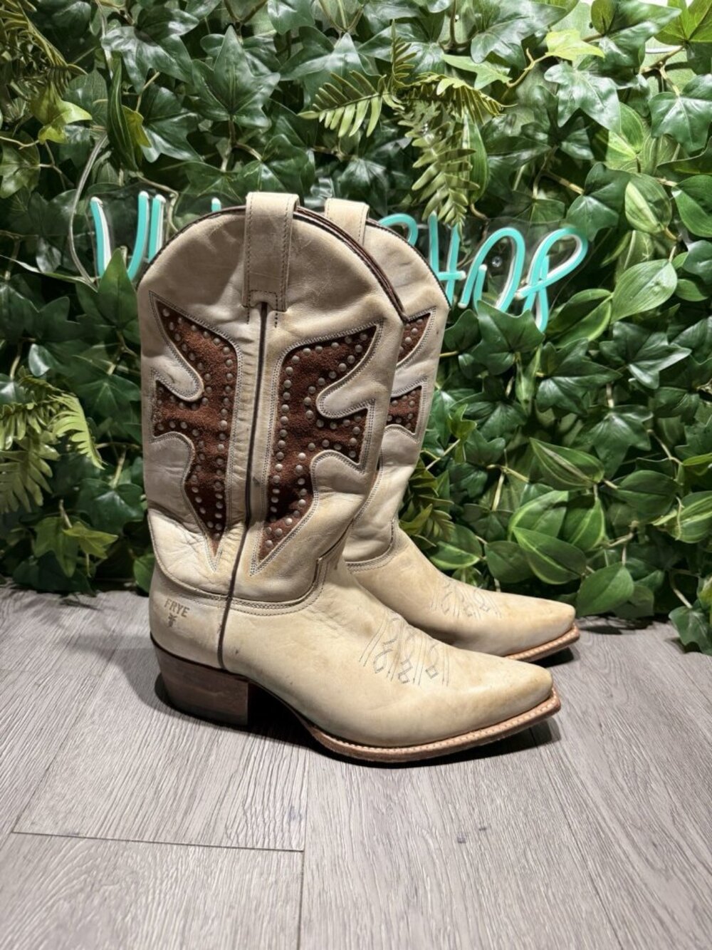 Frye Daisy Duke Western Boots Women 9  M  Bone Snip Toe Cowgirl Cowboy